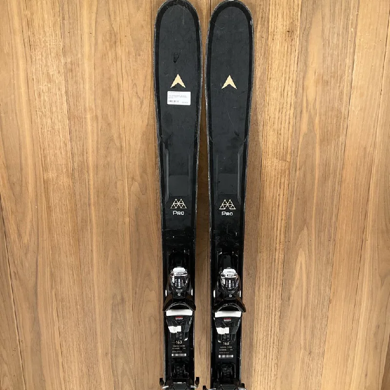 Skis for beginner experts-2021 Dynastar M-Pro 84 W w/ Look NX 12 Demo Bindings